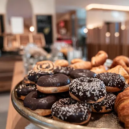 Burg1990 Aparthotel 4*