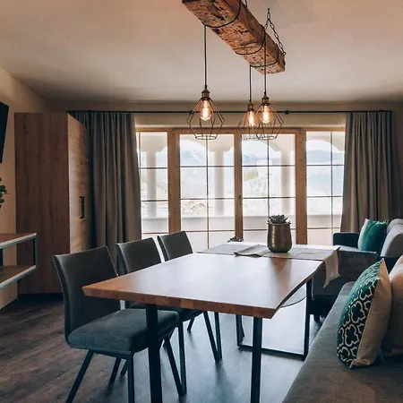 Ξενοδοχείο με διαμερίσματα Burg1990 Ladis